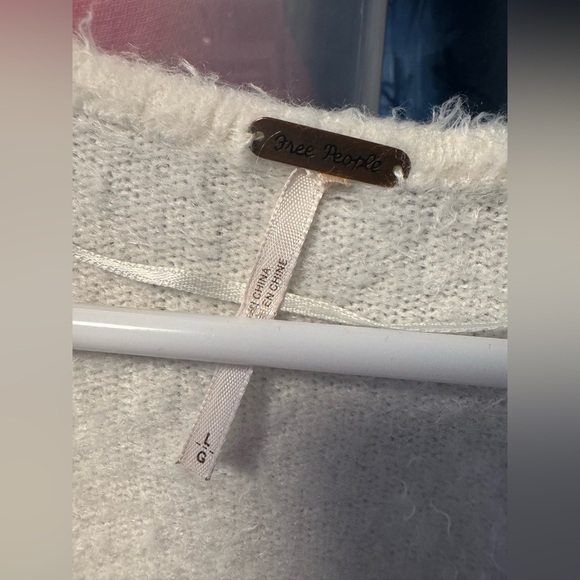 Free People Cream White V Neck Sweater - Large - Picture 2 of 3